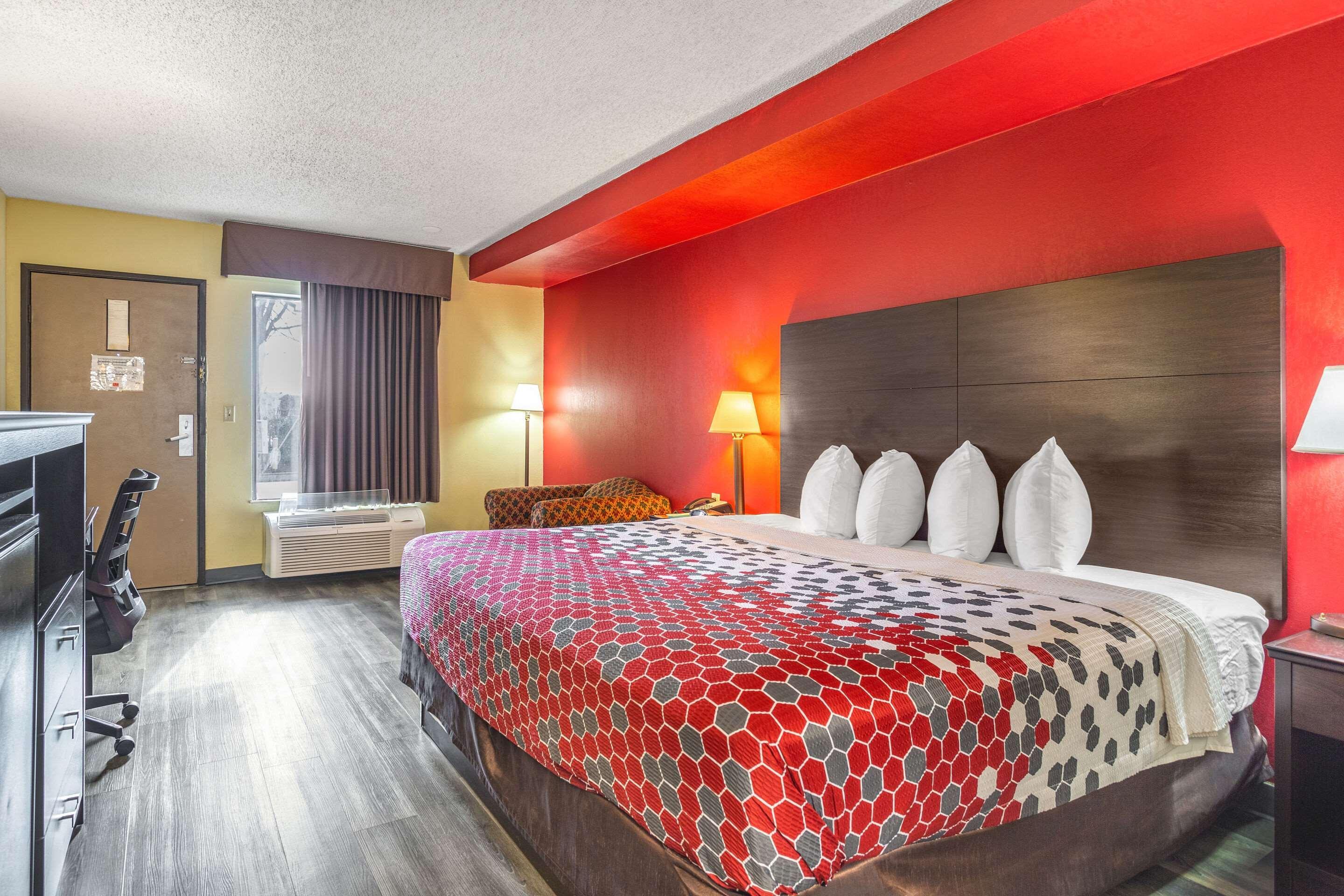 Econo Lodge & Suites Кларксвилл Экстерьер фото