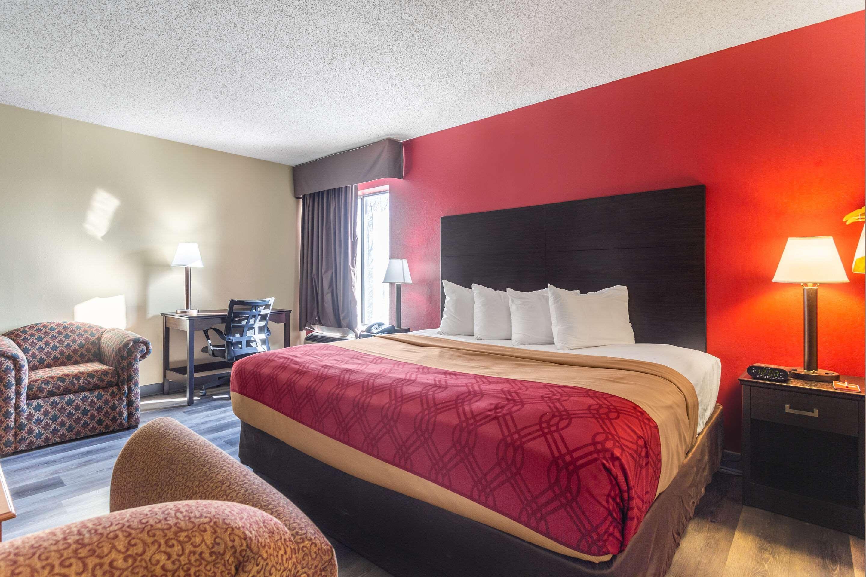 Econo Lodge & Suites Кларксвилл Экстерьер фото
