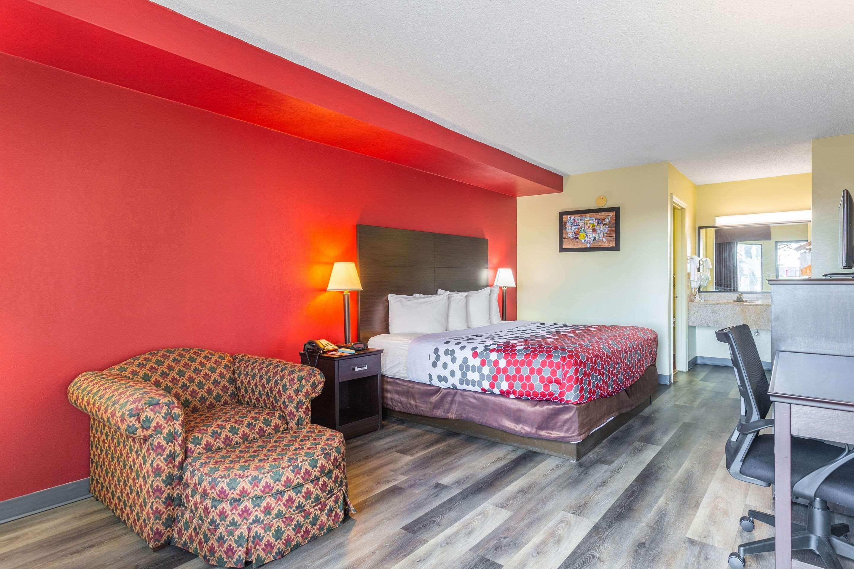 Econo Lodge & Suites Кларксвилл Экстерьер фото