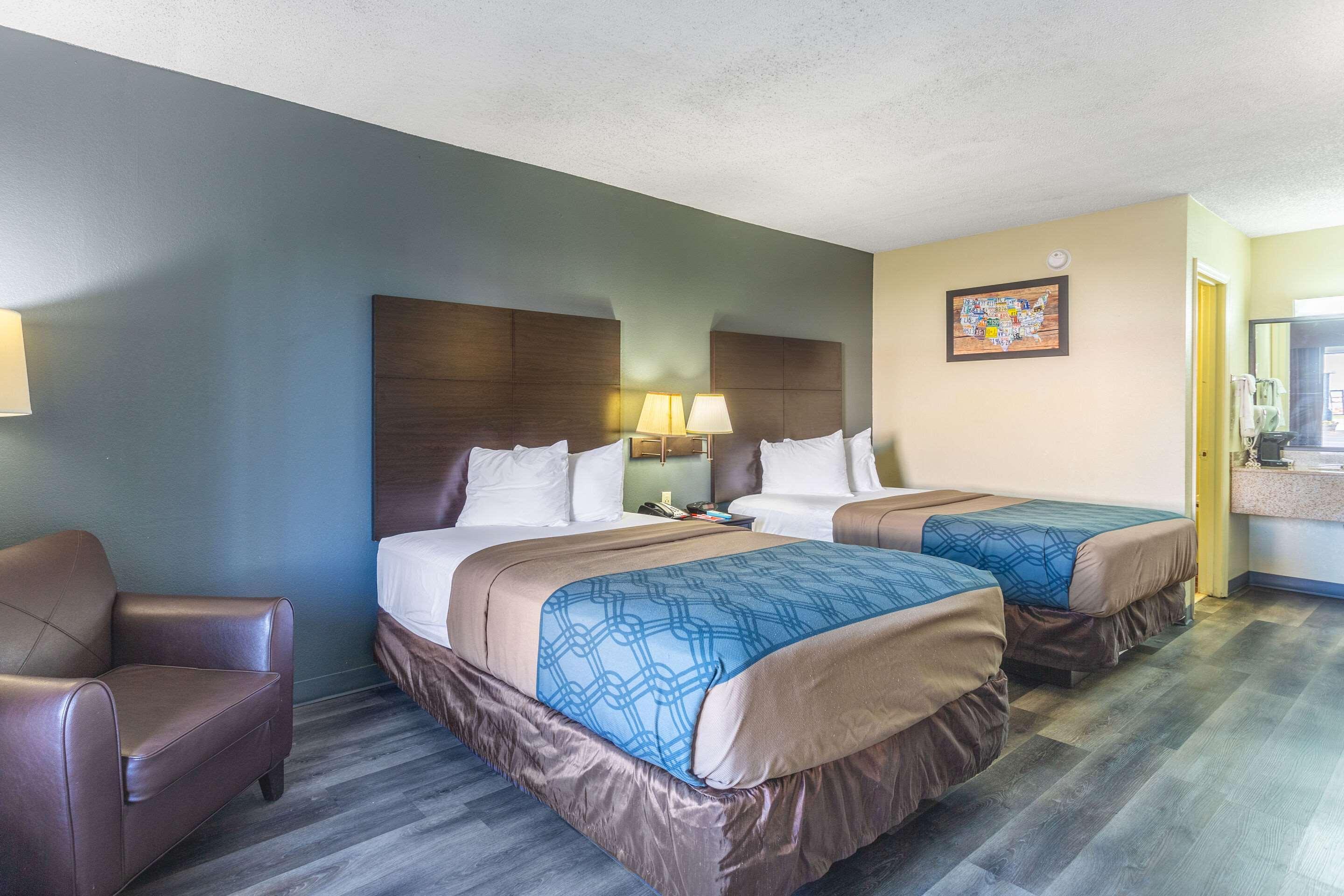 Econo Lodge & Suites Кларксвилл Экстерьер фото