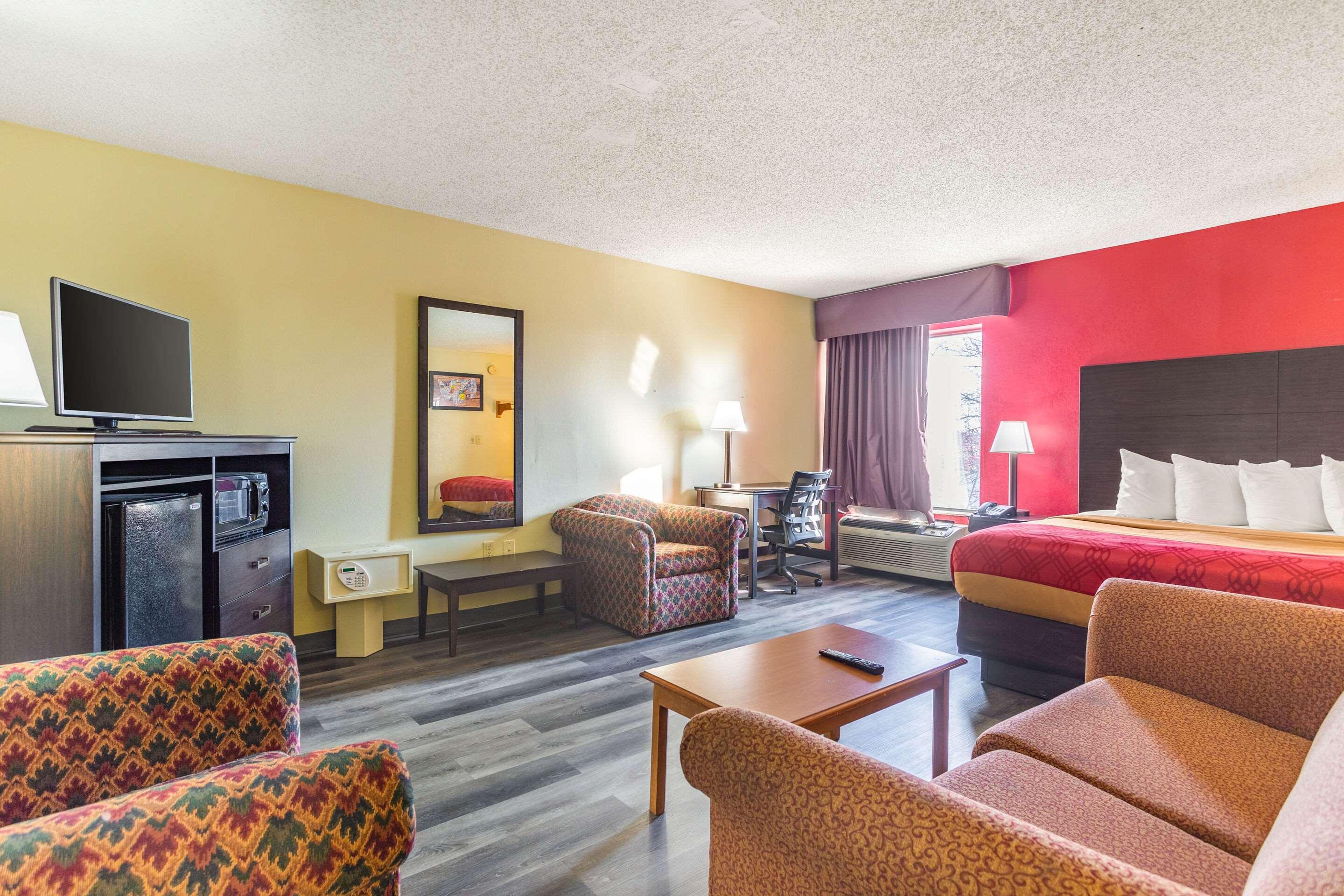 Econo Lodge & Suites Кларксвилл Экстерьер фото