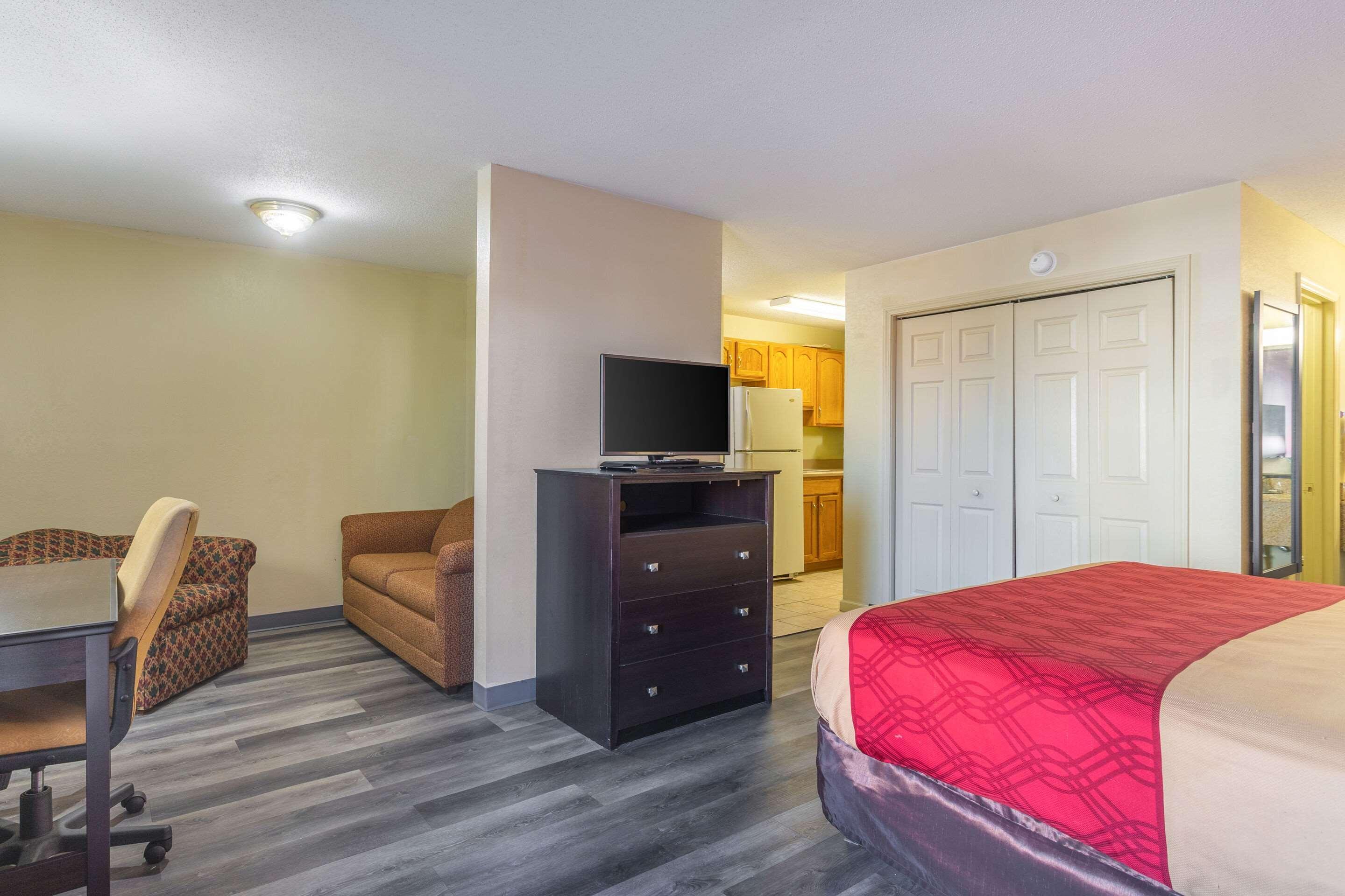 Econo Lodge & Suites Кларксвилл Экстерьер фото
