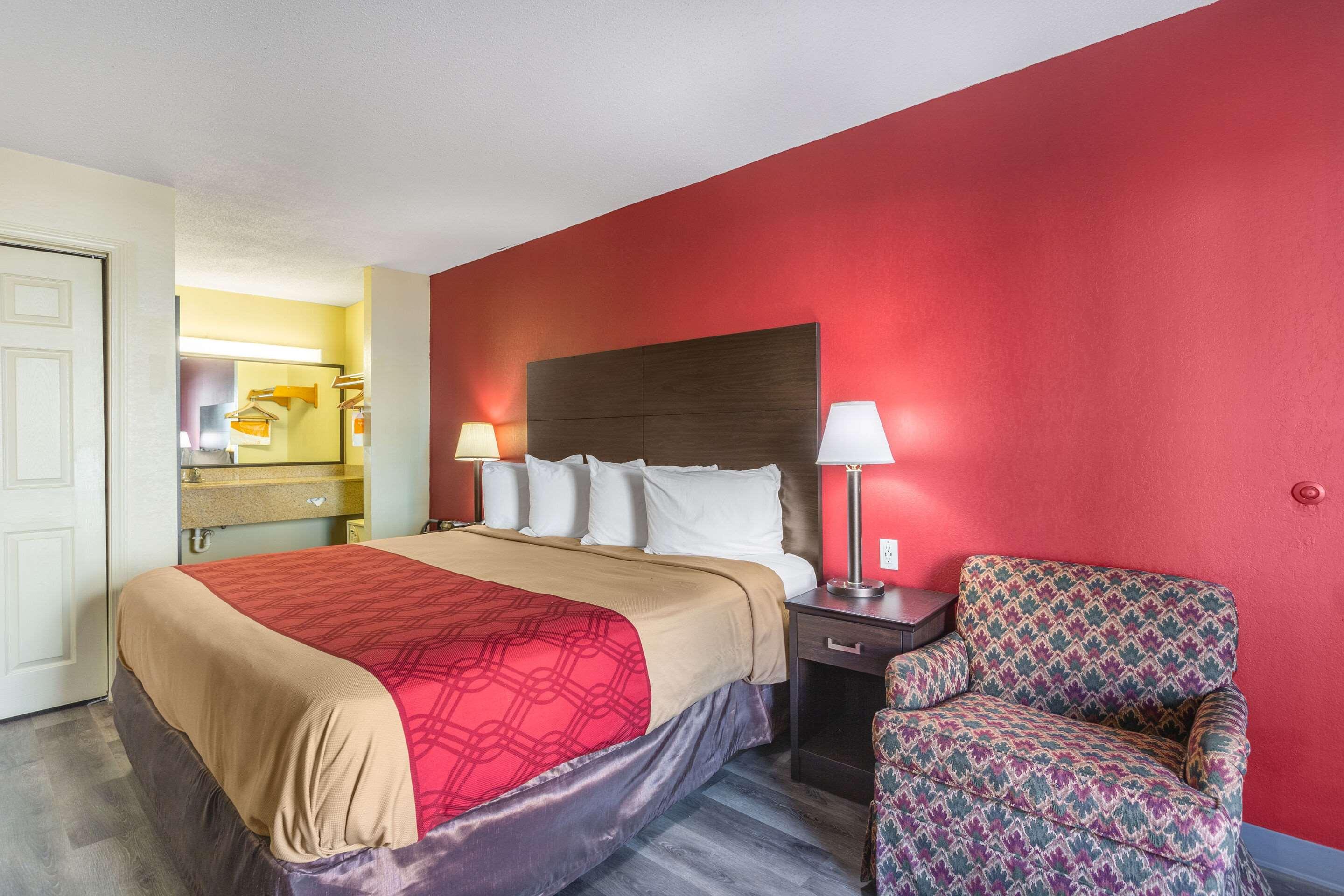 Econo Lodge & Suites Кларксвилл Экстерьер фото