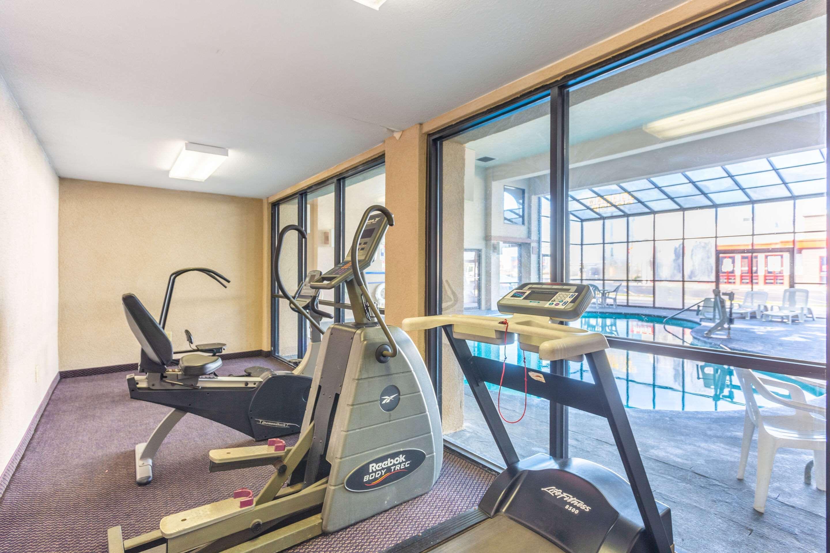 Econo Lodge & Suites Кларксвилл Экстерьер фото