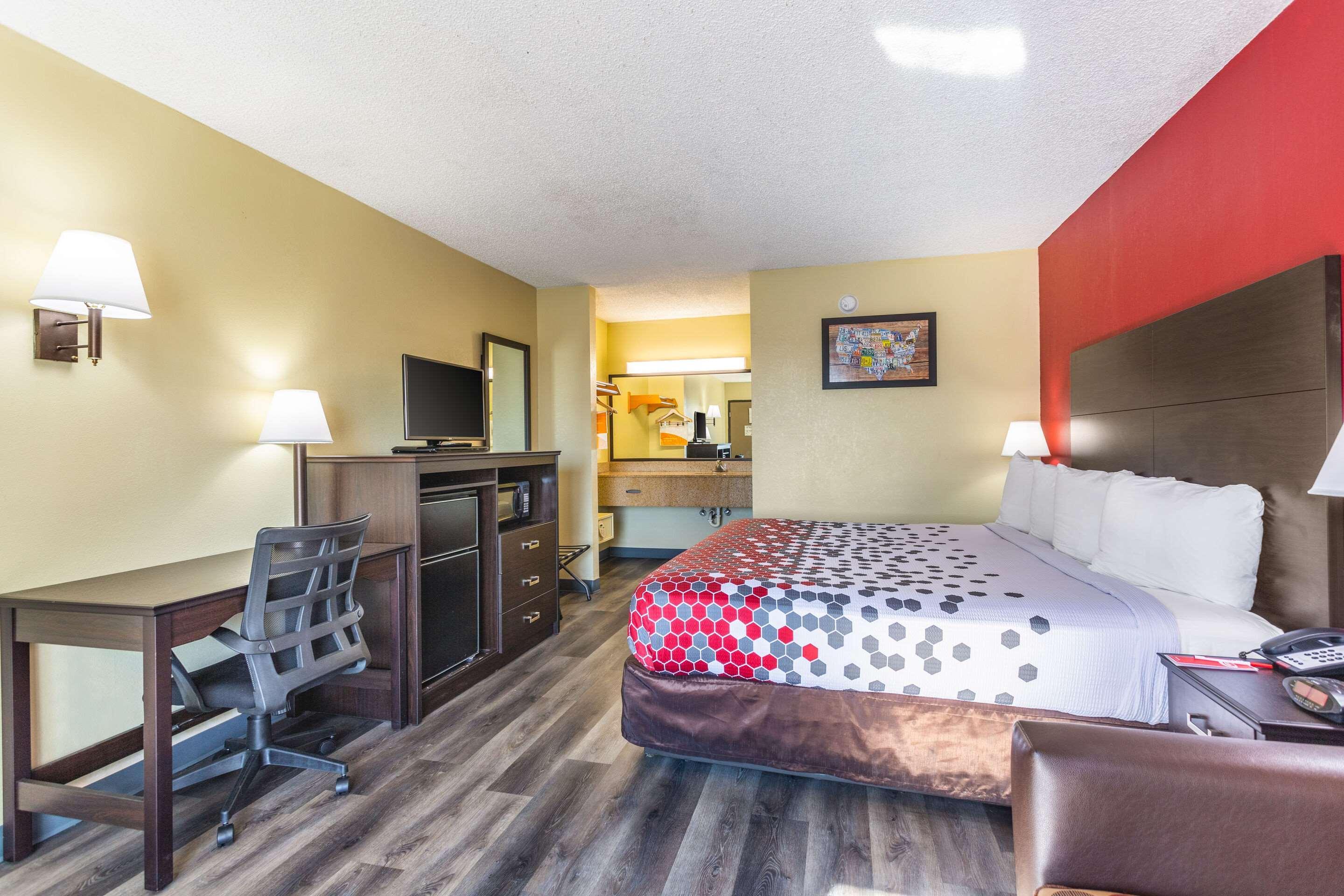 Econo Lodge & Suites Кларксвилл Экстерьер фото