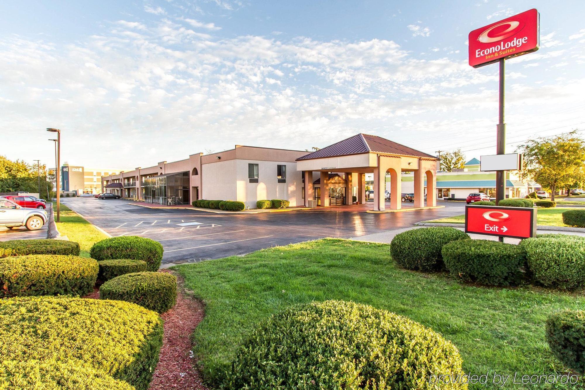 Econo Lodge & Suites Кларксвилл Экстерьер фото