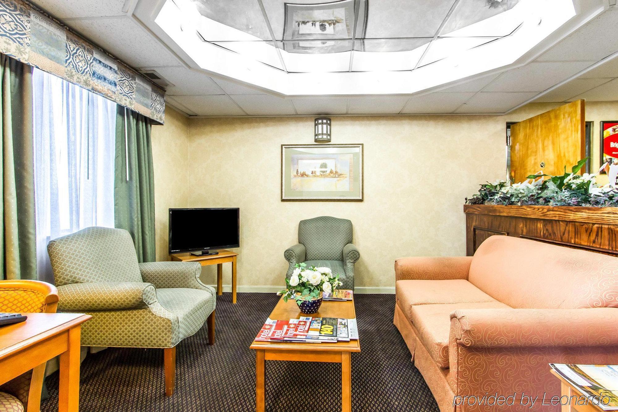 Econo Lodge & Suites Кларксвилл Экстерьер фото
