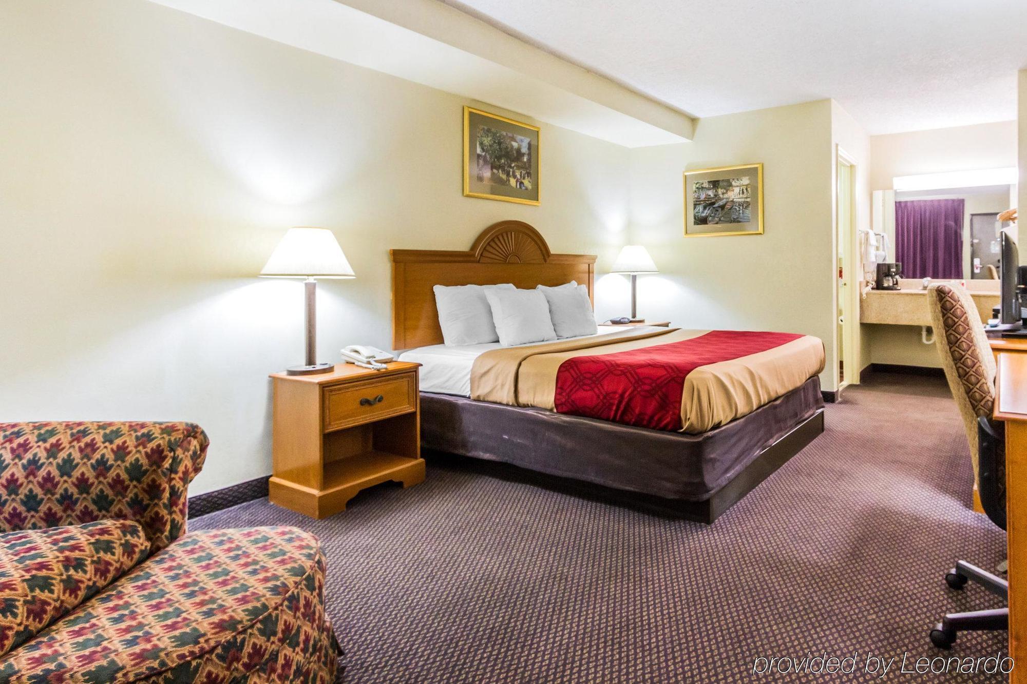 Econo Lodge & Suites Кларксвилл Экстерьер фото