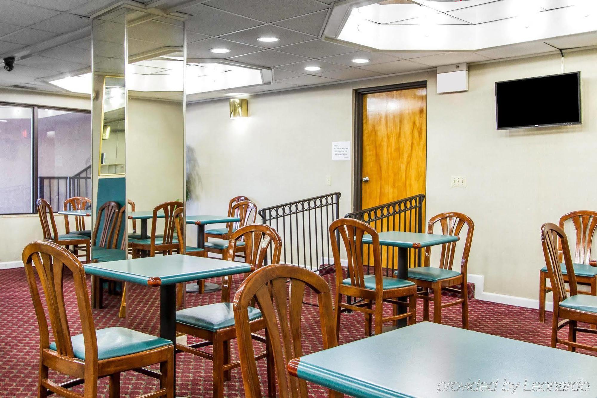 Econo Lodge & Suites Кларксвилл Экстерьер фото