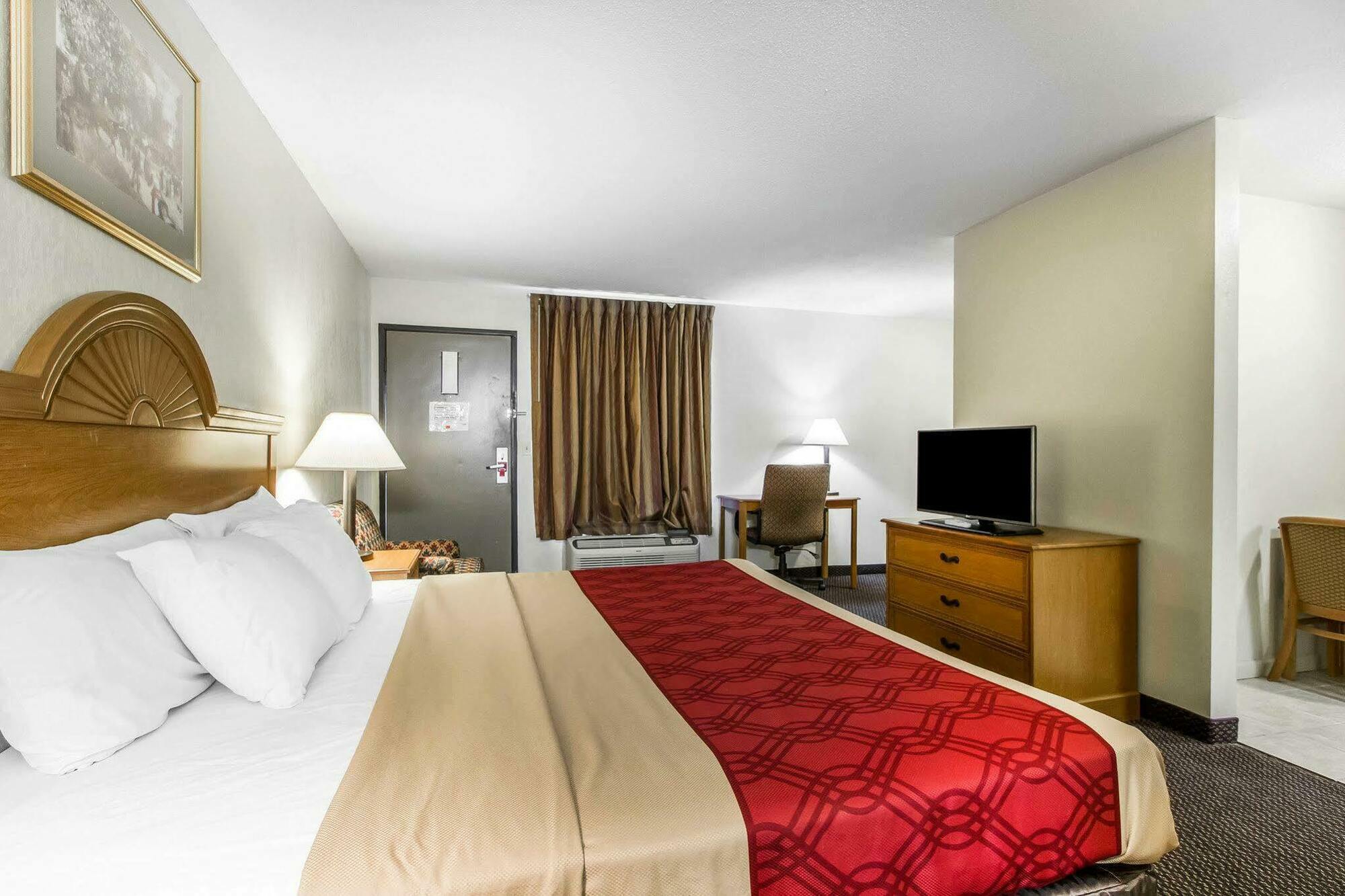 Econo Lodge & Suites Кларксвилл Экстерьер фото