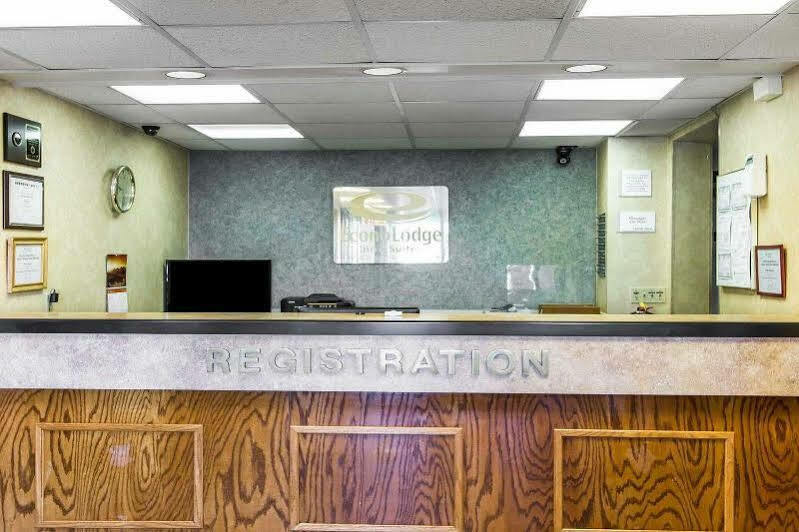 Econo Lodge & Suites Кларксвилл Экстерьер фото